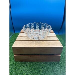 Vintage Clear Pressed Glass Scalloped Fruit Bowl – Mid-Century Teardrop Pattern